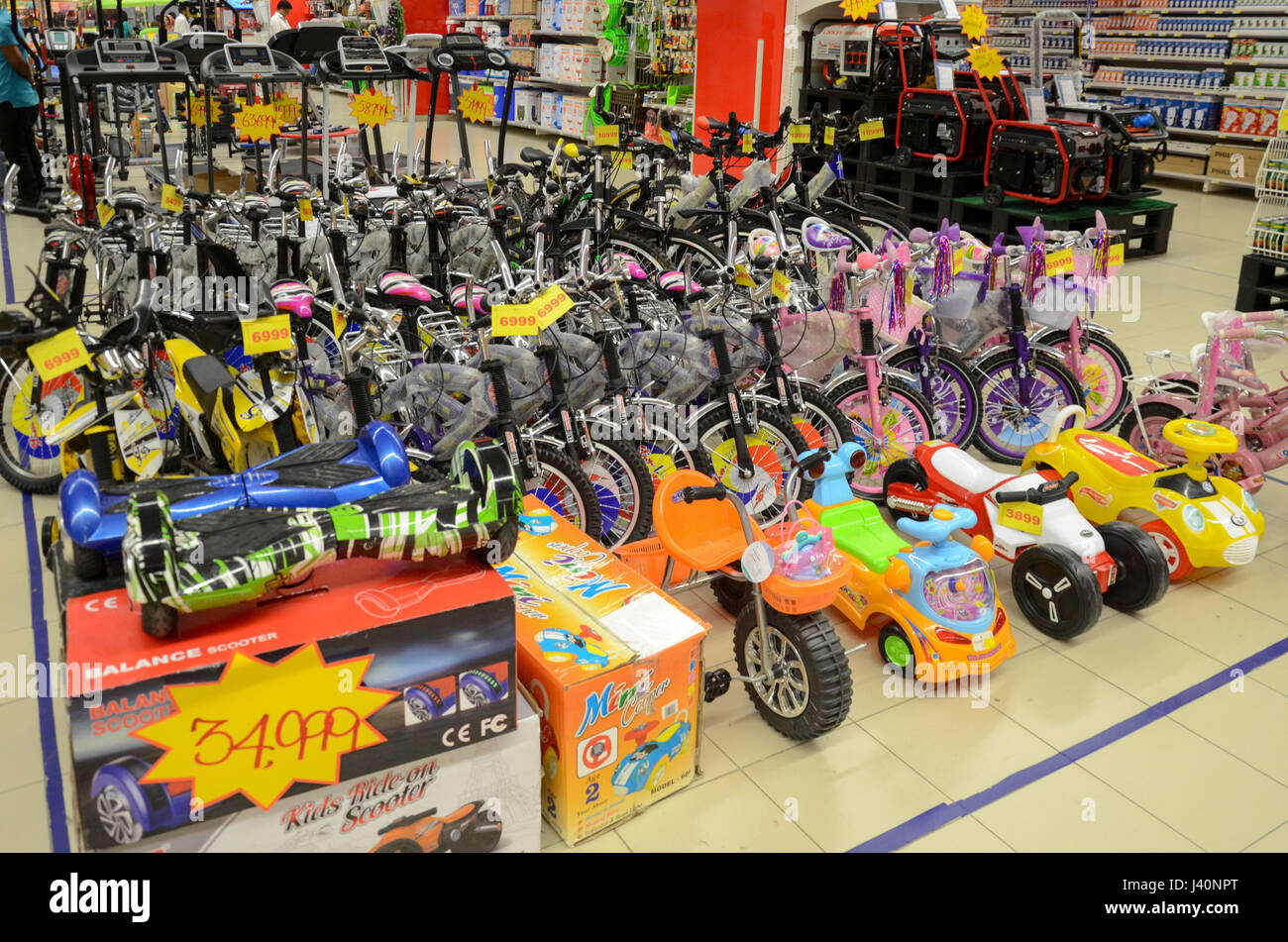 Hyperstar Supermarket at the biggest mall of Pakistan, Emporium Mall