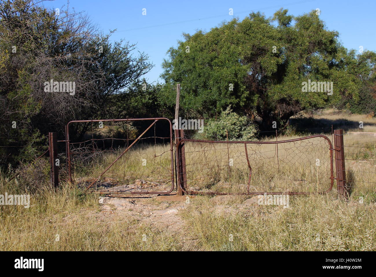 Farm gate blocked hi-res stock photography and images - Alamy