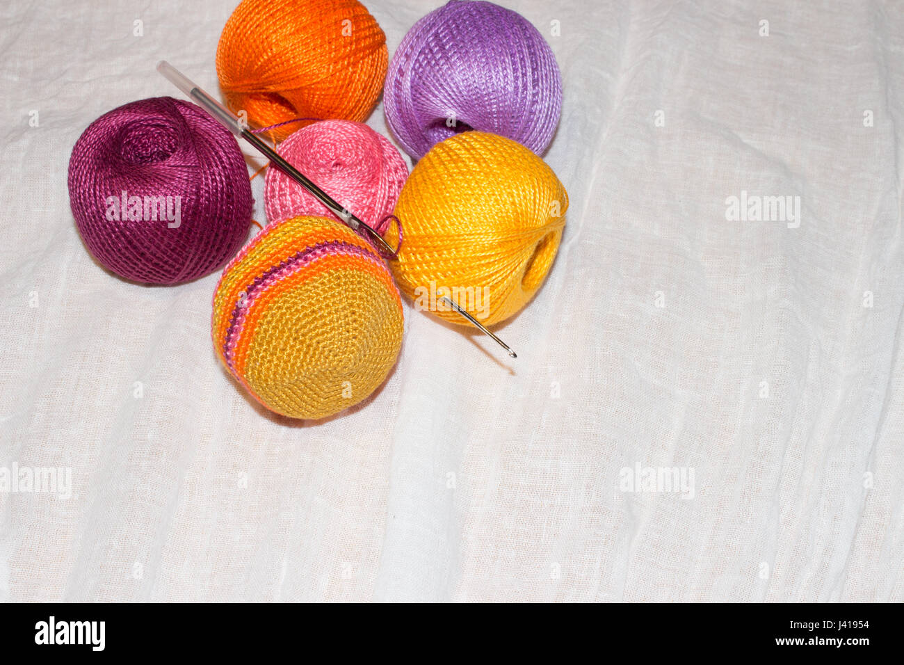 White cotton wool balls hires stock photography and images Alamy
