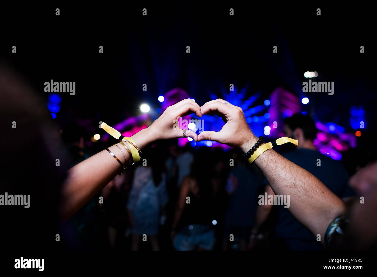 People Making Hands in Heart Shape Silhouette Sunset Stock Photo - Alamy