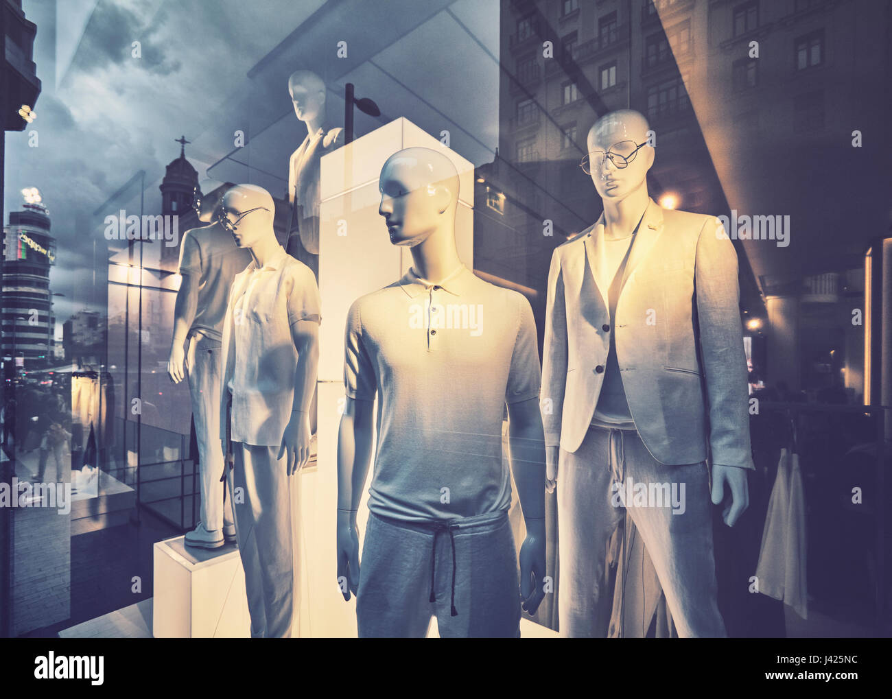 Mannequins in Fashion Industry: Types, Importance and Uses