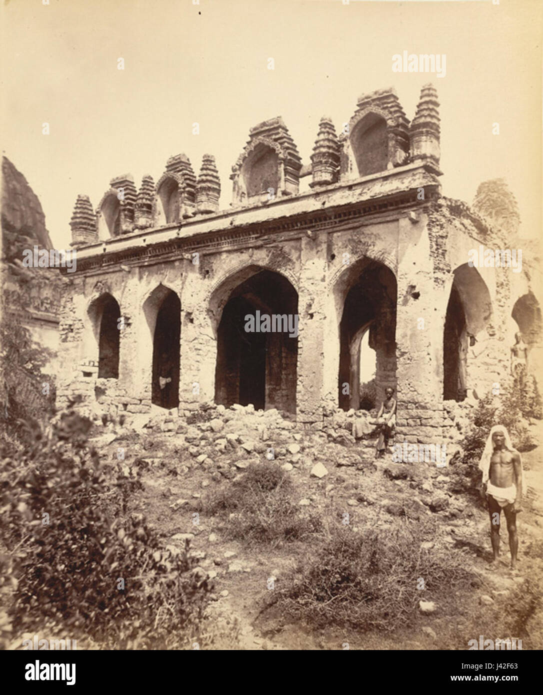 Mandapa near Gymnasium Hall Granary (south east), Gingi Gingee , South