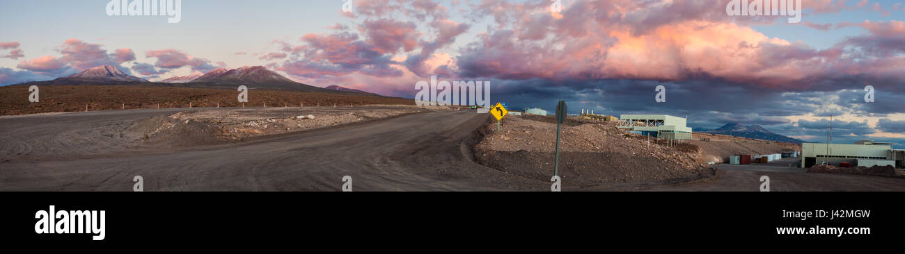 The road leading up to the ALMA operational site Stock Photo