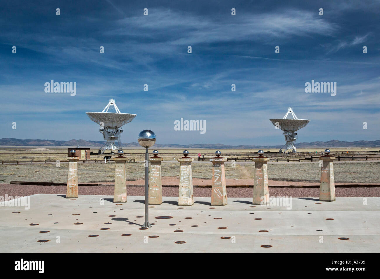 Datil, New Mexico - The Bracewell Sundial at the Very Large Array radio telescope in western New Mexico. The VLA, which consists of 27 large dish ante Stock Photo