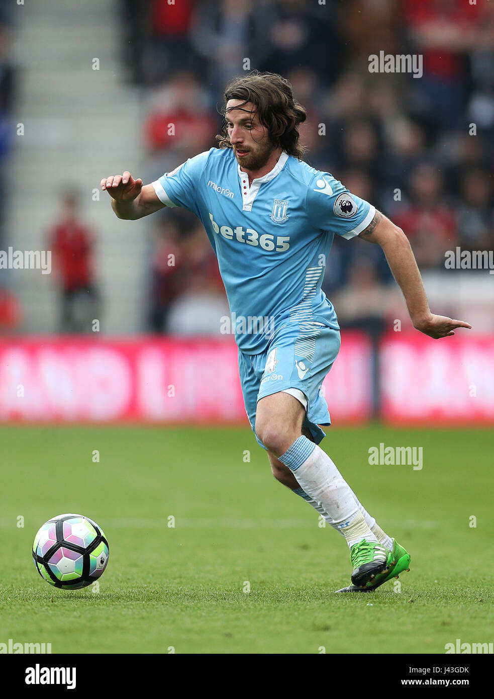 Stoke City's Joe Allen Stock Photo - Alamy