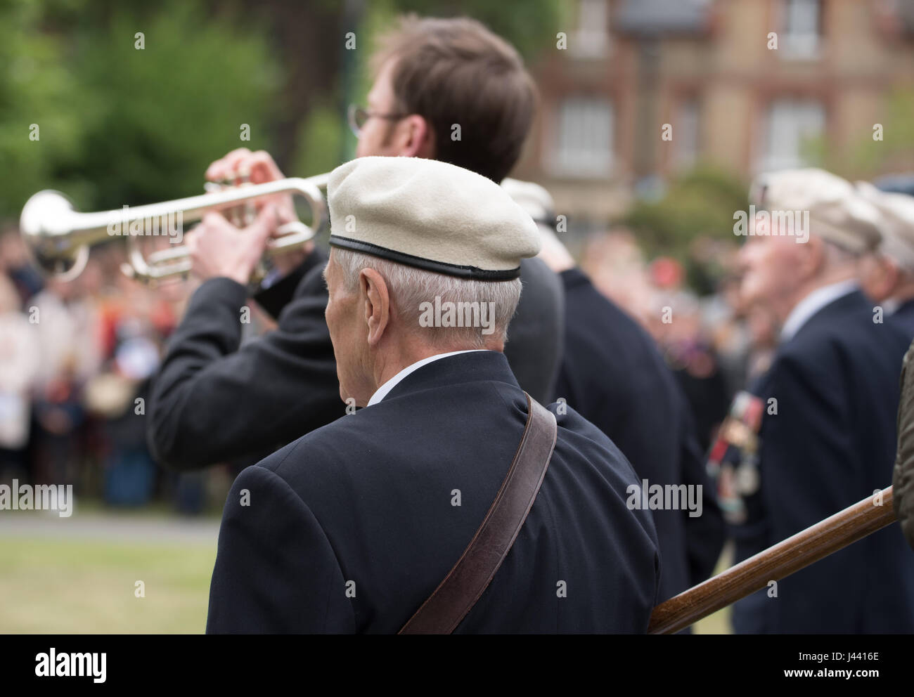 London, UK. 9th May, 2017. last post is played and a standard lowered at the Soviet Memorial London, Act of Remembrance marking 72nd anniversary of the allied victory over Fascism Credit: Ian Davidson/Alamy Live News Stock Photo