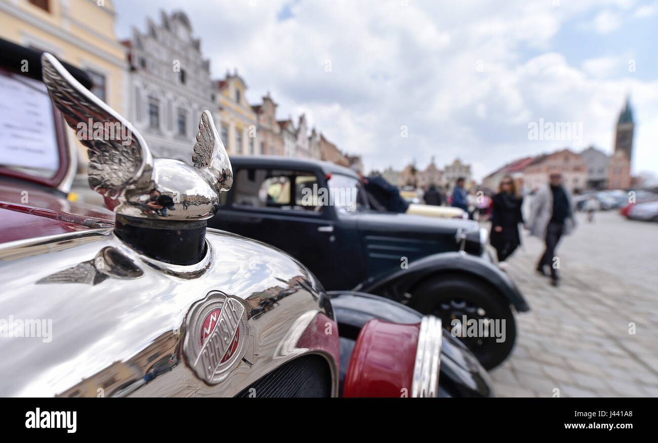 Telc, Czech Republic. 06th May, 2017. Veteran car Chrysler during the Veteran revue, organized annually by the Telc Velocipede Association in the historical centre of the city Telc, Czech Republic, May 6, 2017. City Telc is surrounded by fish ponds and city gates, has retained its unique shape over the centuries, in 1992 it was inscribed in the UNESCO. Credit: Lubos Pavlicek/CTK Photo/Alamy Live News Stock Photo