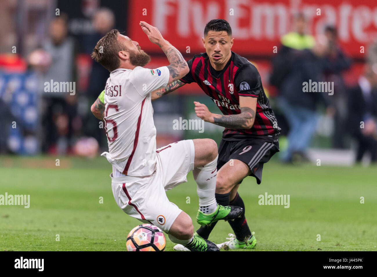 Daniele De Rossi Roma Gianluca Lapadula Milan High Resolution Stock Photography And Images Alamy