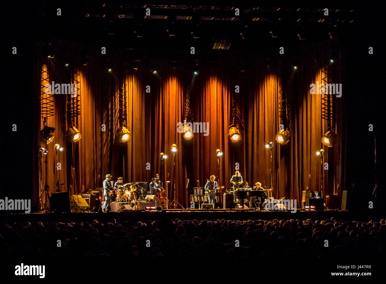 Bob Dylan performing at Wembley Arena 14th October 1987 Stock