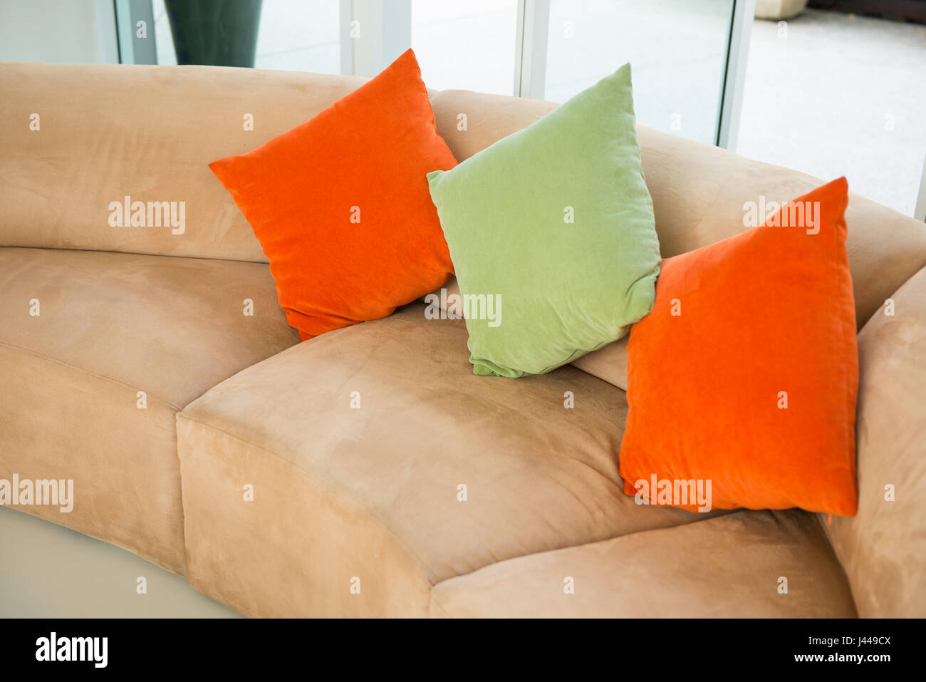 https://c8.alamy.com/comp/J449CX/sofa-with-colorful-pillows-in-the-living-room-J449CX.jpg