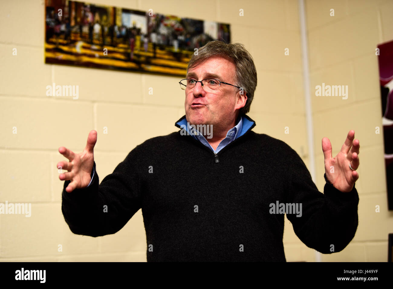 Dr Mike Knapton, British Heart Foundation Associate Medical Director, giving a talk to pupils at The Royal School, Haslemere, Surrey, UK. 05.05.2017. Stock Photo