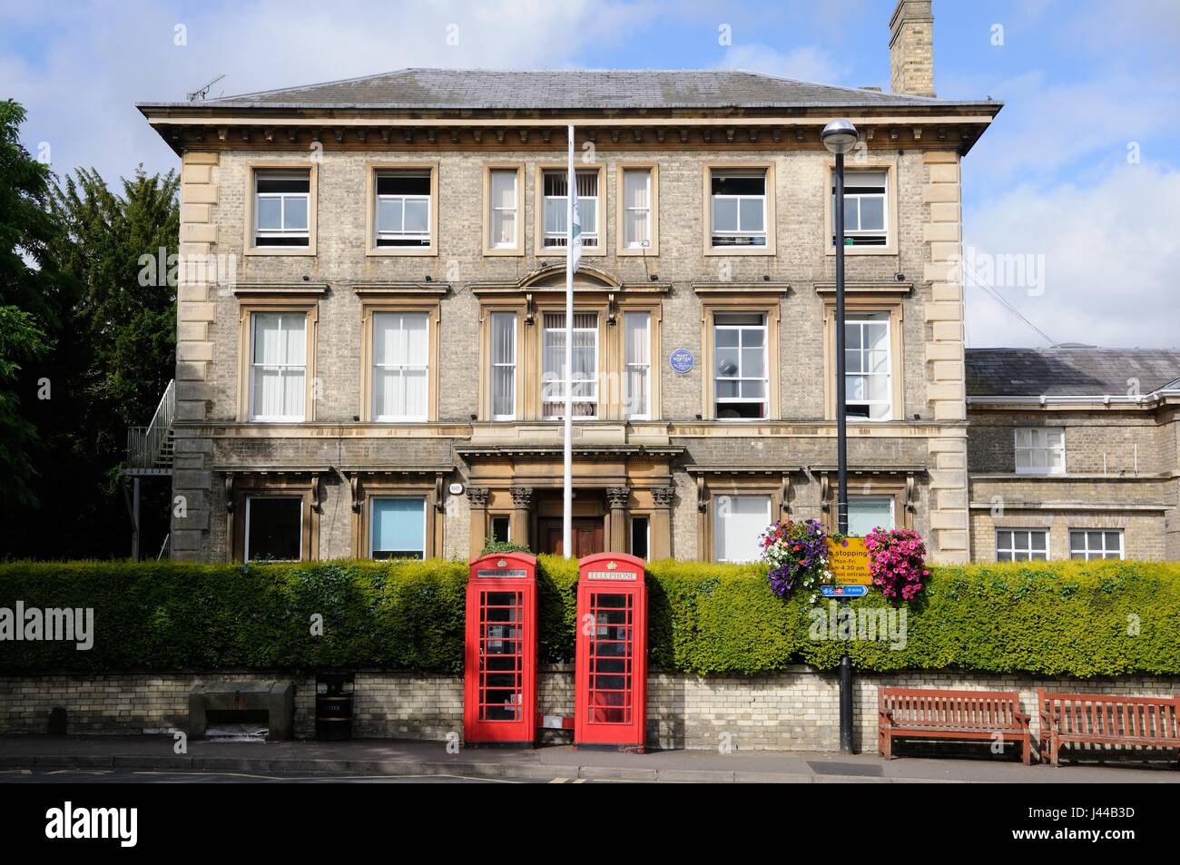 Cedars House ,Church Square,Leighton Buzzard, Bedfordshire. was buil
