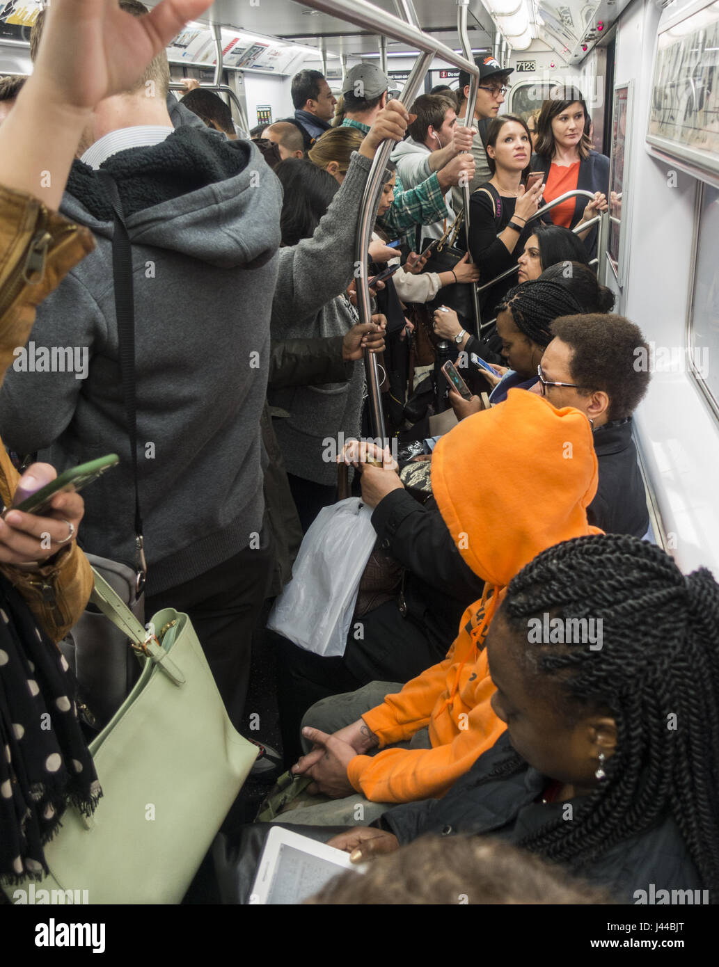 6 train nyc hires stock photography and images Alamy