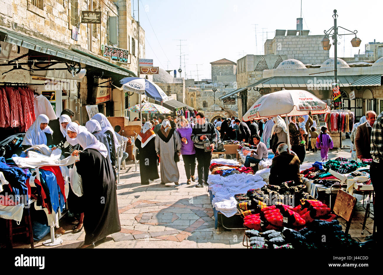 Arabs shopping in market hi-res stock photography and images - Alamy
