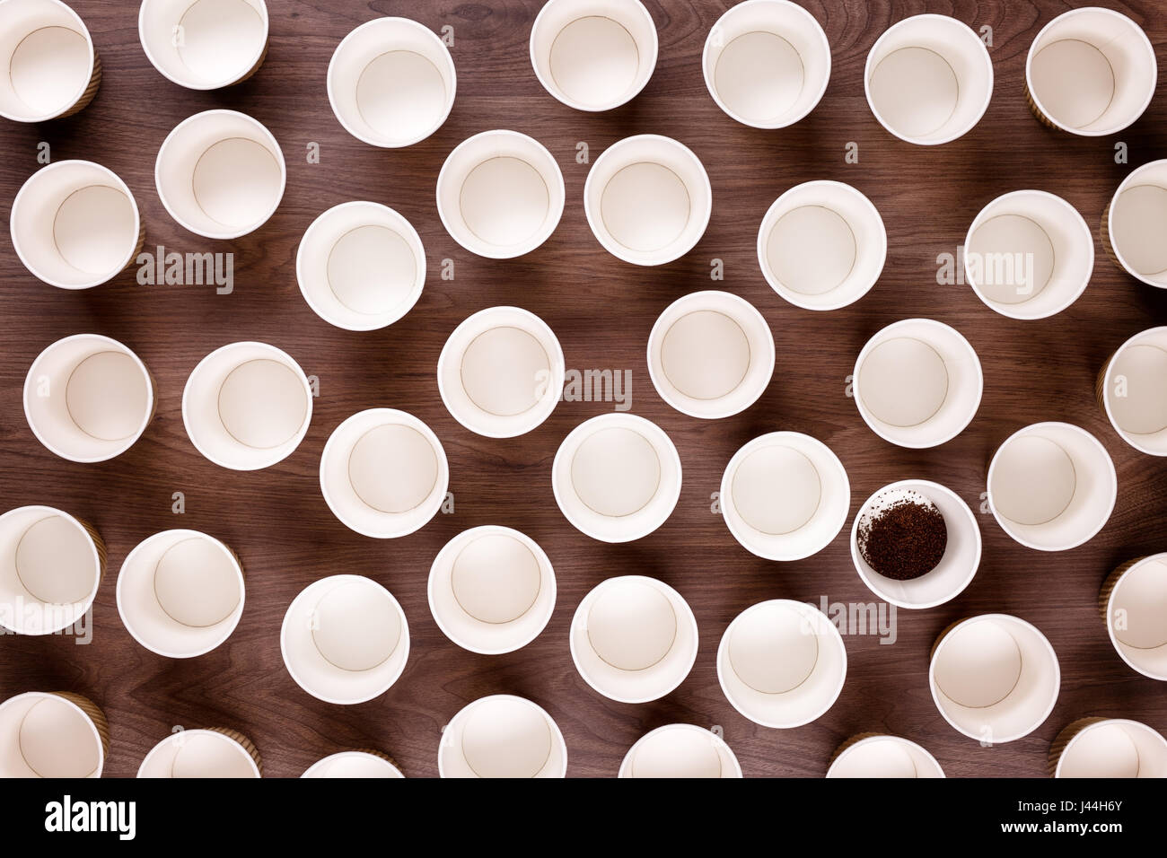 Empty paper coffee cup from above hi-res stock photography and images ...