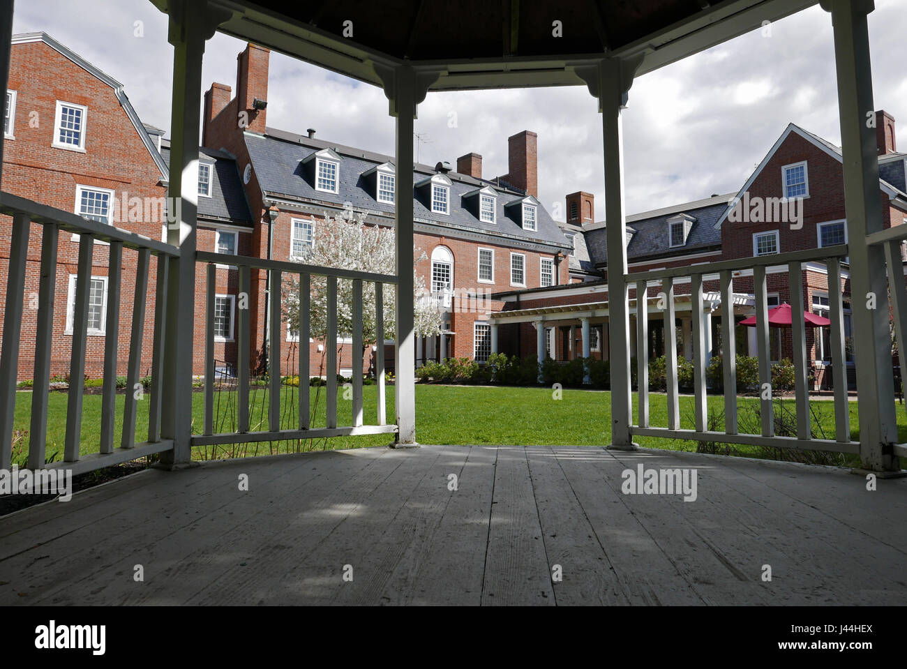 The garden of the Exeter Inn in Exeter New Hampshire Stock Photo Alamy