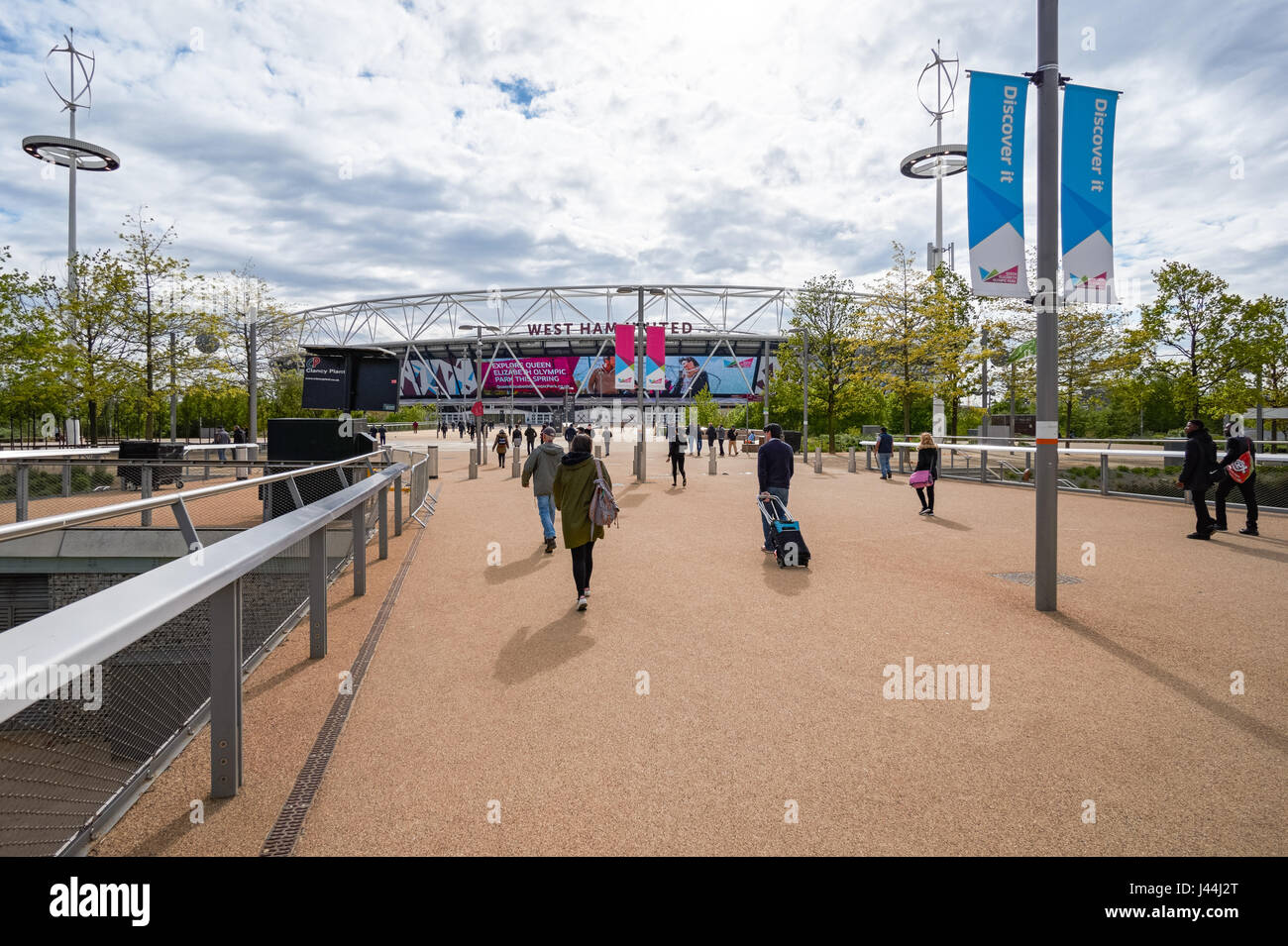 People at the Queen Elizabeth Olympic Park, London England United Kingdom UK Stock Photo
