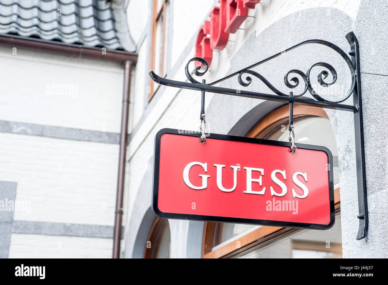 guess designer outlet