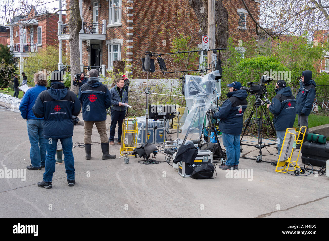 Montreal, CA - 08 May 2017: CBC Radio Canada Television crew and anchor  Patrice Roy reporting live from Cousineau street during flood Stock Photo -  Alamy