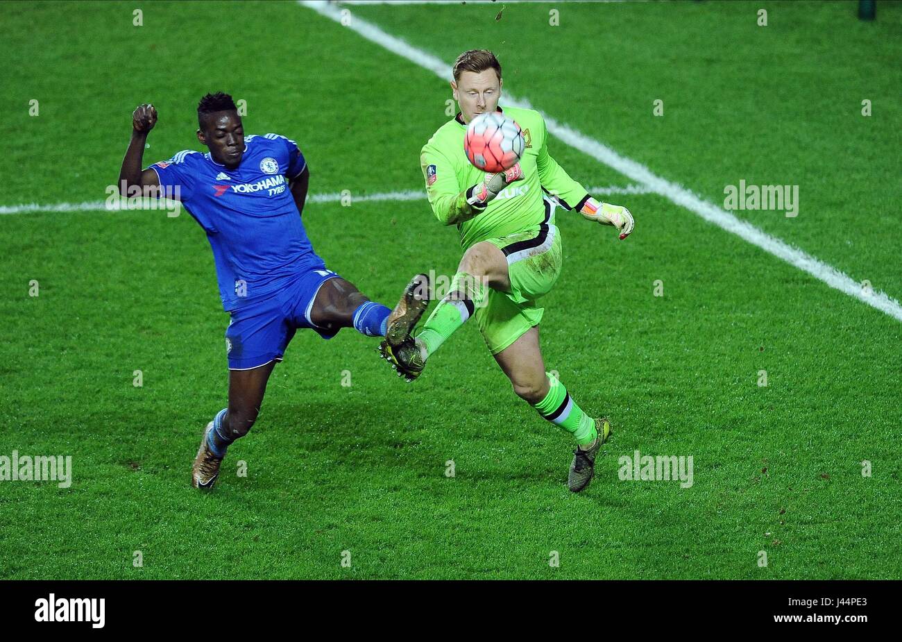 MILTON KEYNES DONS GOALKEEPER MILTON KEYNES DONS V CHELSEA STADIUMMK