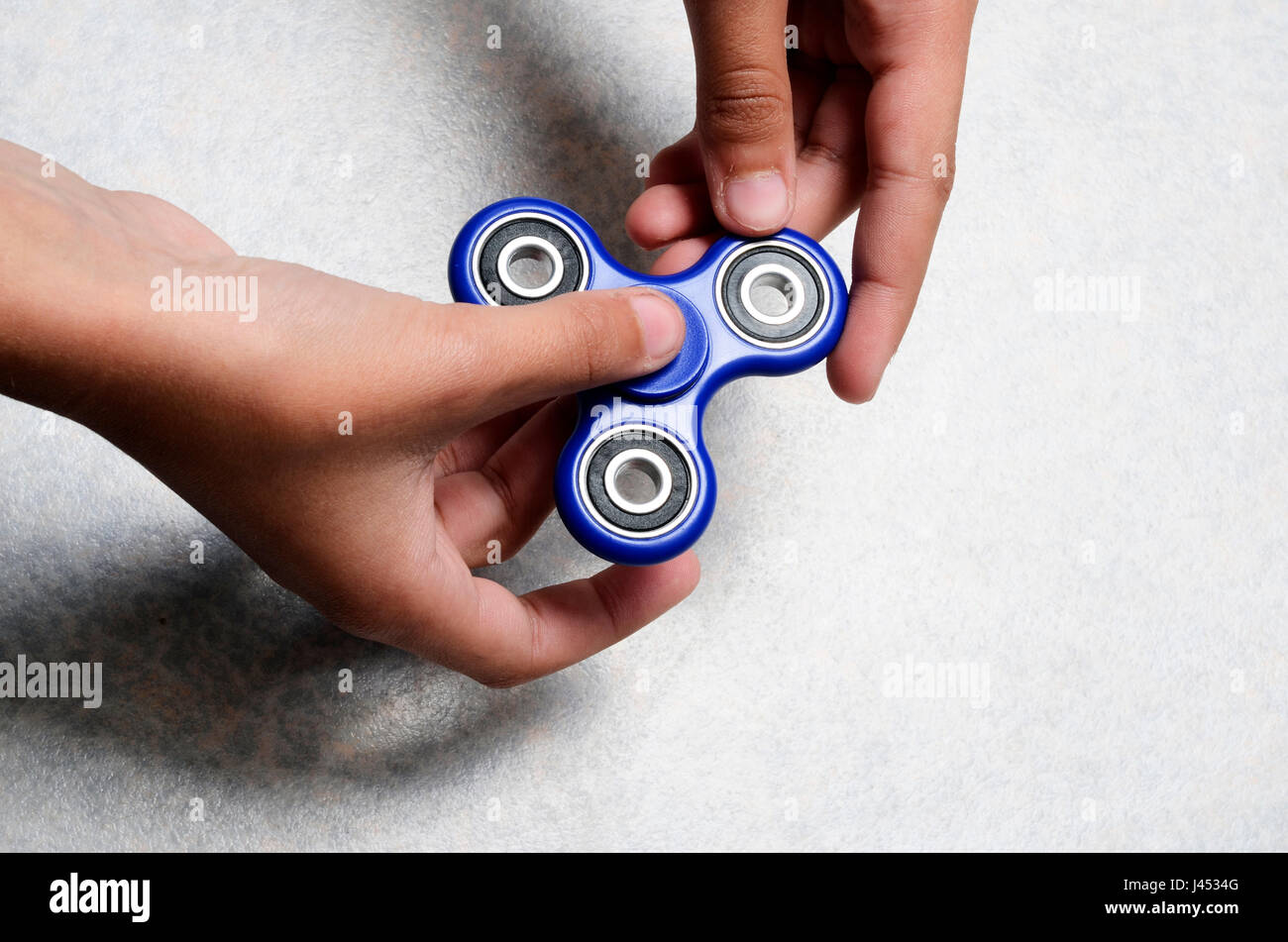 leg spinner toy
