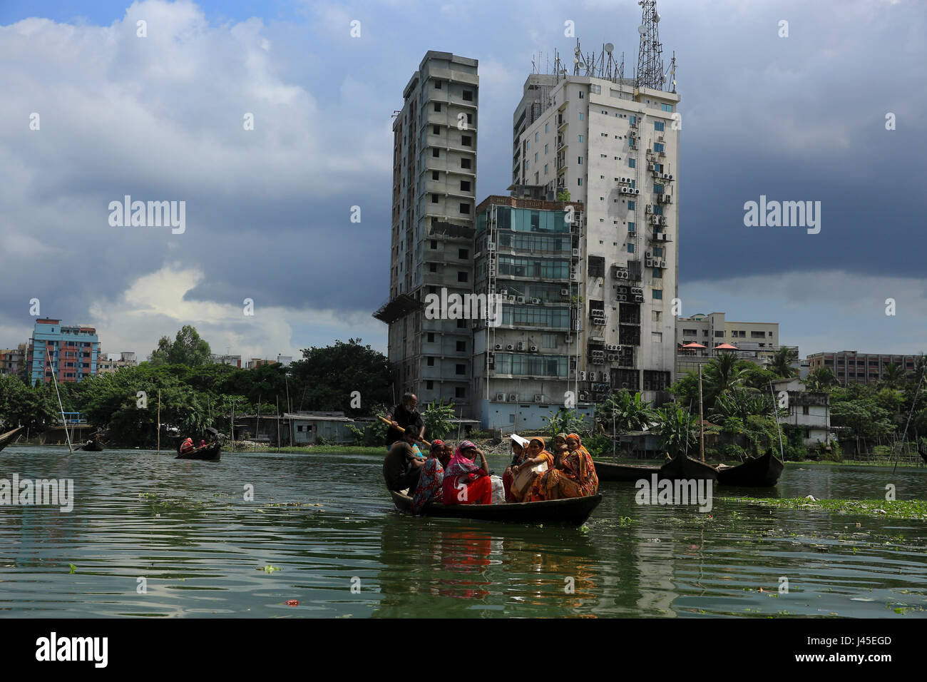 Dwellers of Korail Slum cross the Gulshan Lake. Dhaka, Bangladesh  Stock Photo