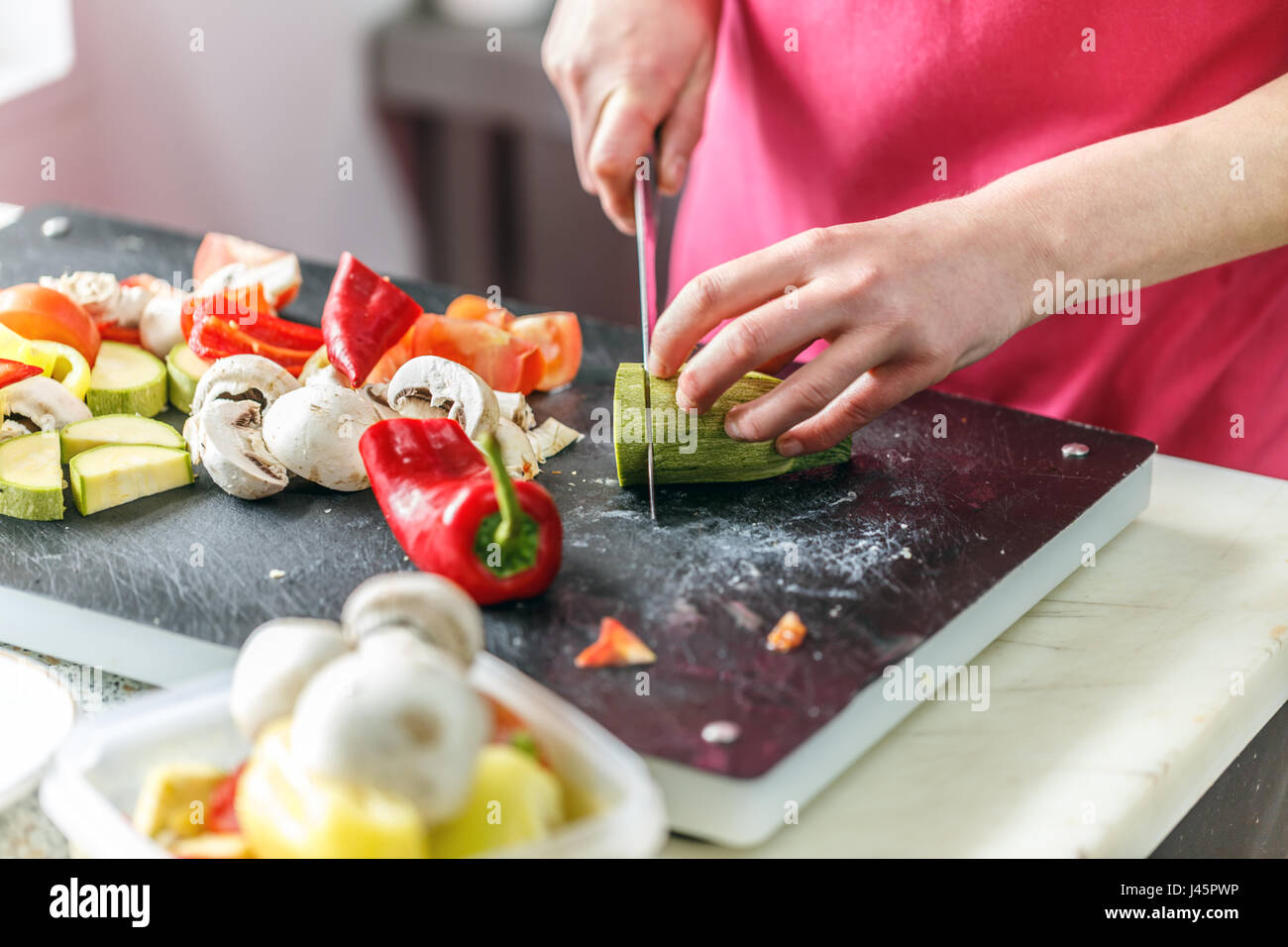 Green chopping board hi-res stock photography and images - Alamy