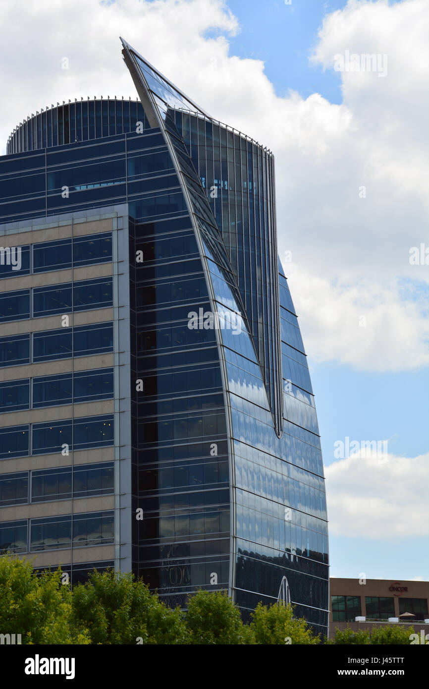 Built in 2007, the Hunt Consolidated Office Tower looms over Klyde Warren Park in the Central Business District of Dallas Stock Photo