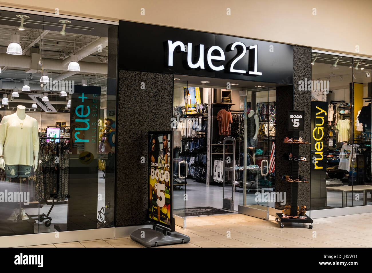 Indianapolis - Circa May 2017: rue21 Retail Strip Mall Location. rue21 ...
