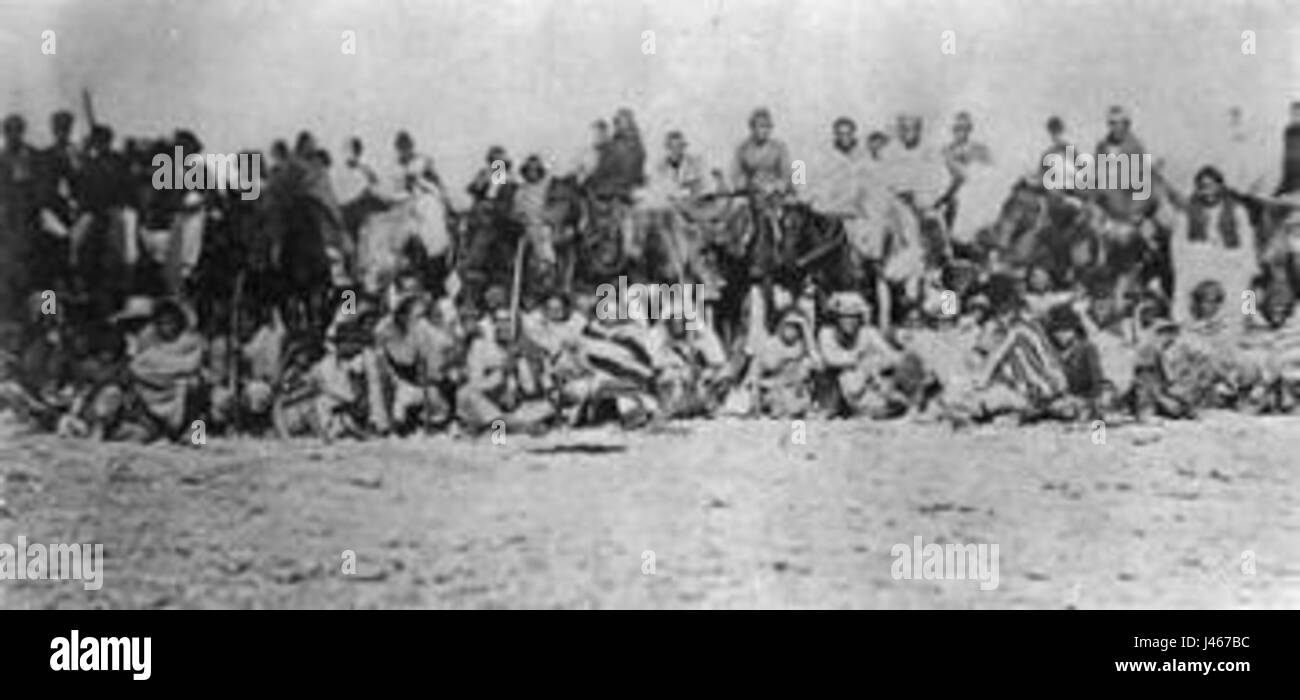 Navajo prisoners of Kit Carson year 1864 forcet on Long Walk Stock Photo -  Alamy