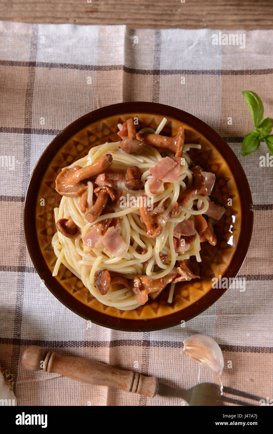 Spaghetti pasta with chanterelles and ham Stock Photo Alamy