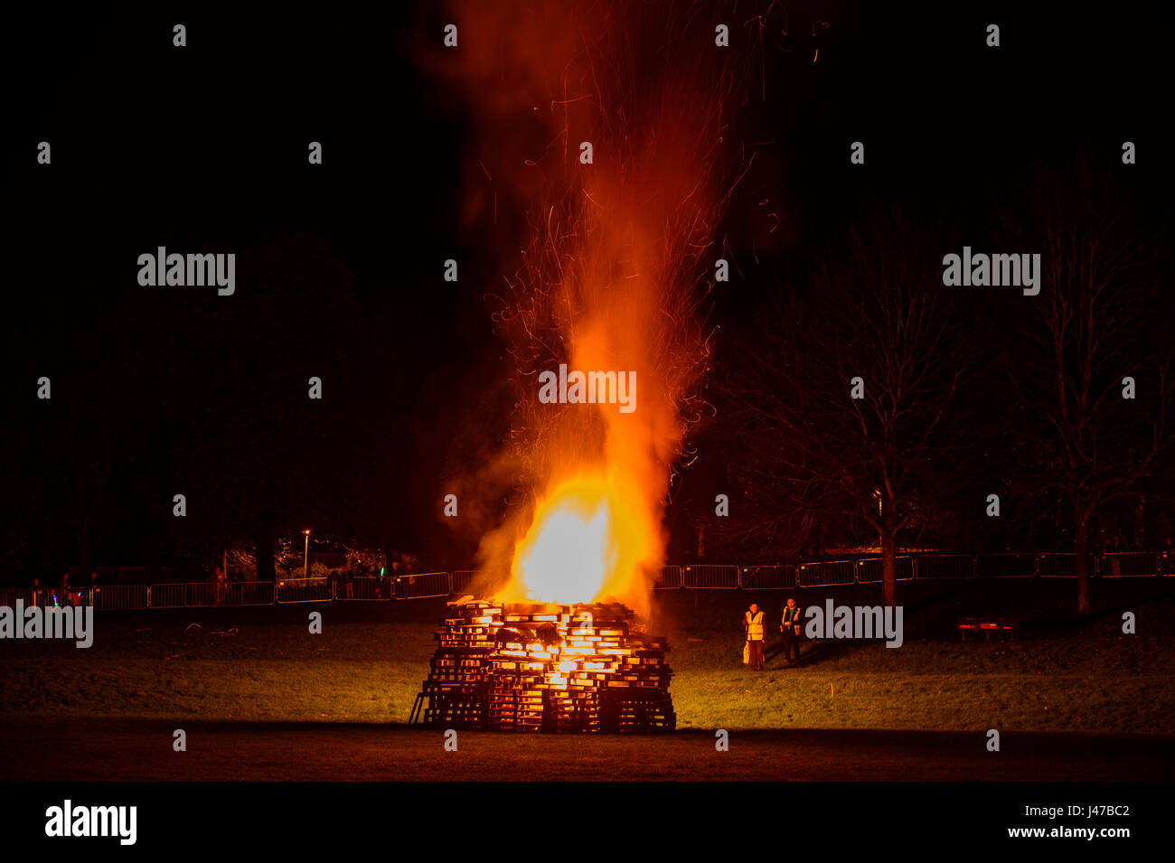 Large bonfire on November 5th Stock Photo - Alamy