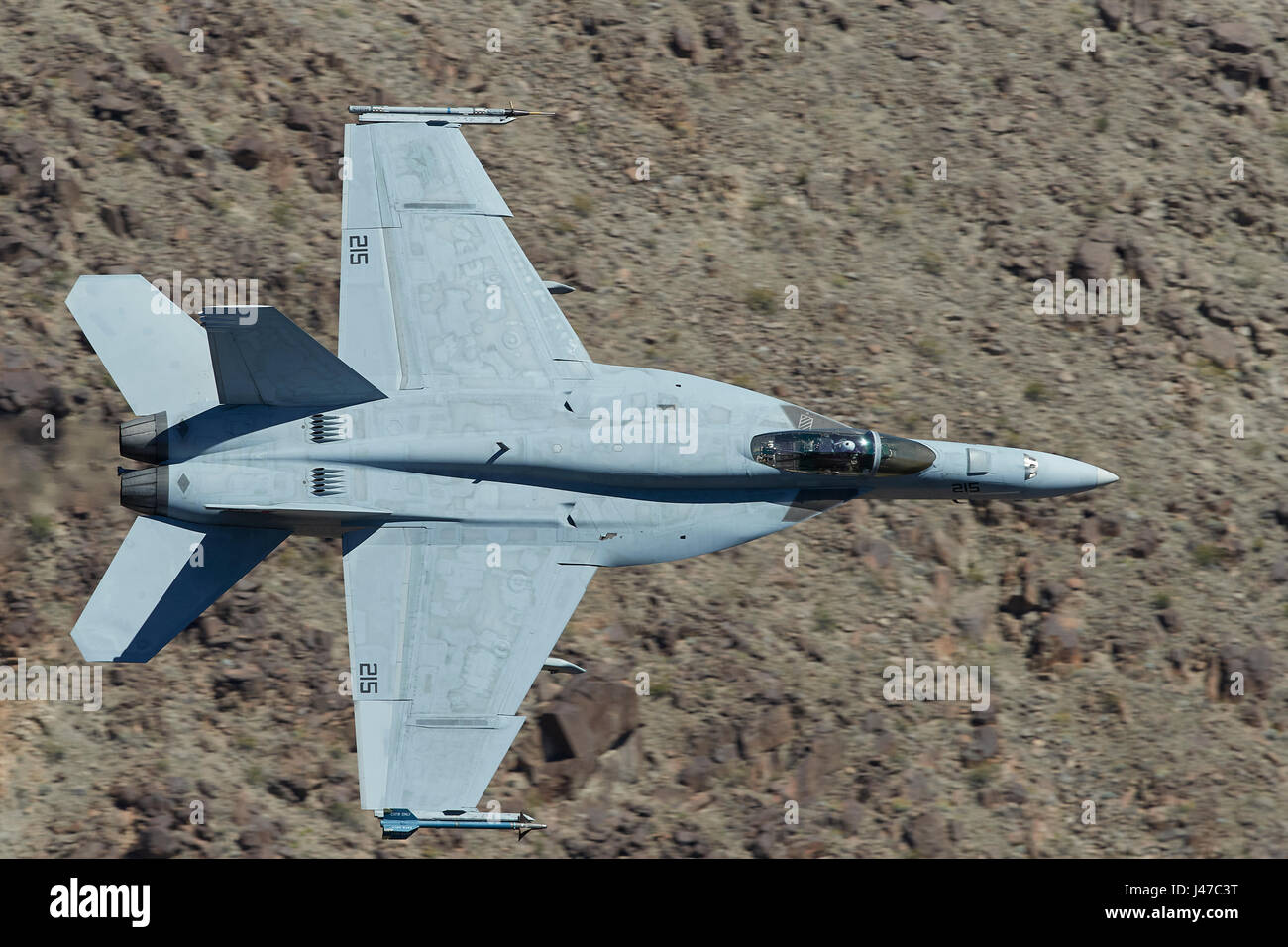 United States Navy F A 18e Super Hornet Single Seat Jet Fighter Flying At High Speed And Low Level Through A Desert Canyon Stock Photo Alamy