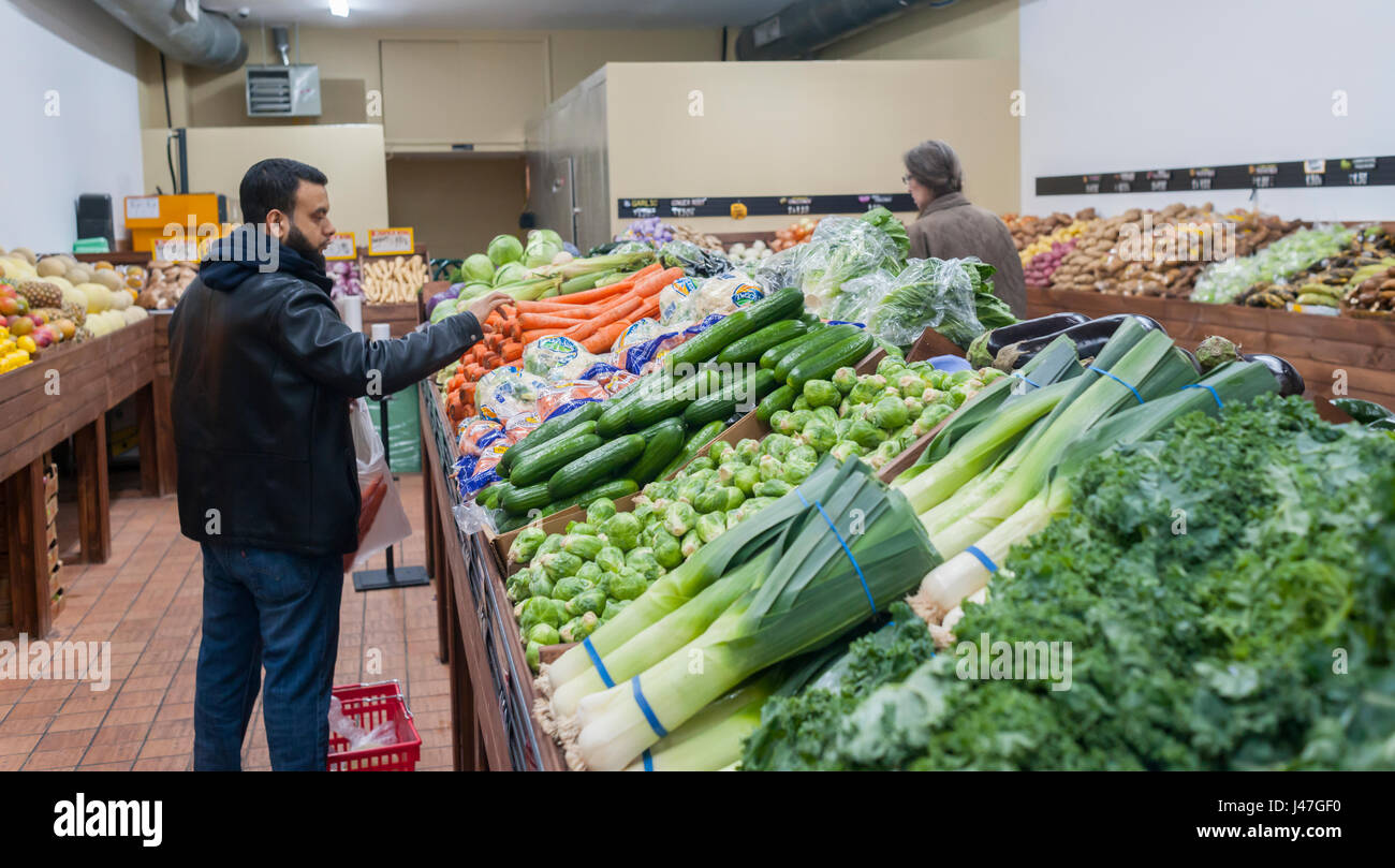 Shoppers At The Newly Reopened Stile S Farmers Market In The