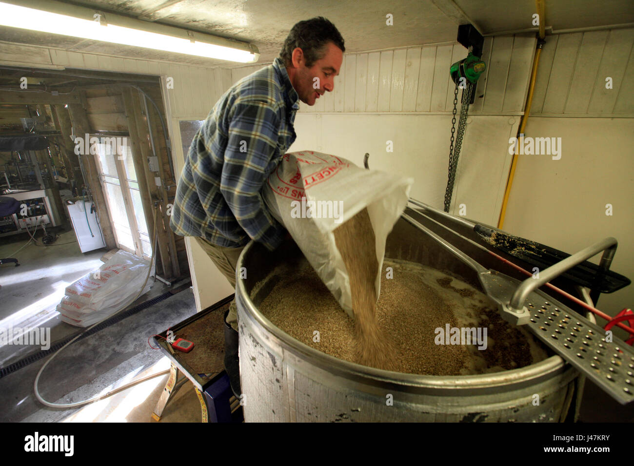 Martin Townshend brewing beer at hios brewery near Motueka, New Zealand Stock Photo Alamy