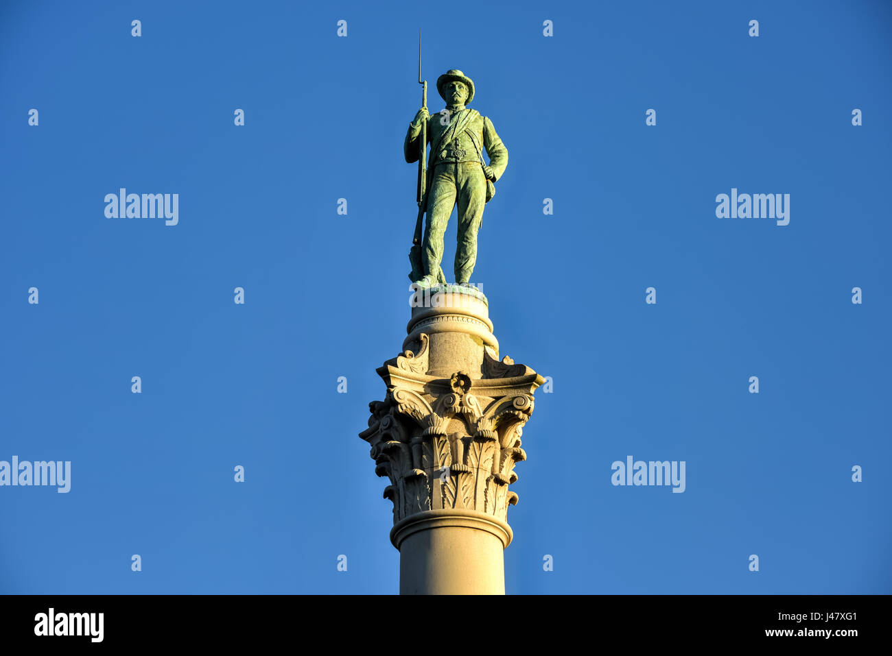 Confederate Soldiers' & Sailors' Monument. It depicts a bronze Confederate private standing on top of the pillar, which is composed of 13 granite bloc Stock Photo