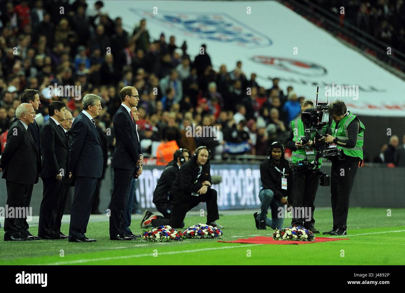 PRINCE WILLIAM WITH ROY ENGLAND V FRANCE ENGLAND V FRANCE WEMBLEY STADIUM LONDON ENGLAND 17 November 2015 Stock Photo