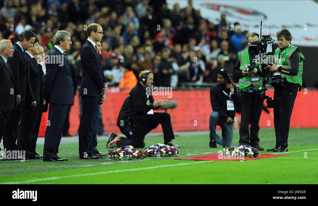 PRINCE WILLIAM WITH ROY ENGLAND V FRANCE ENGLAND V FRANCE WEMBLEY STADIUM LONDON ENGLAND 17 November 2015 Stock Photo