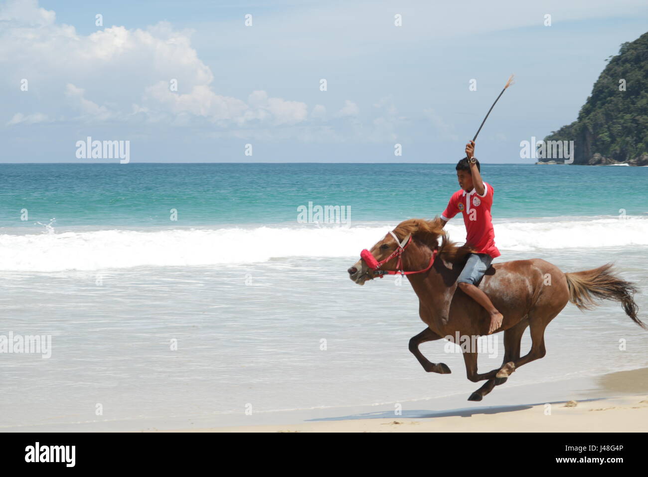 Little jockey spur the horse without wearing a saddle on a traditional horse race. This