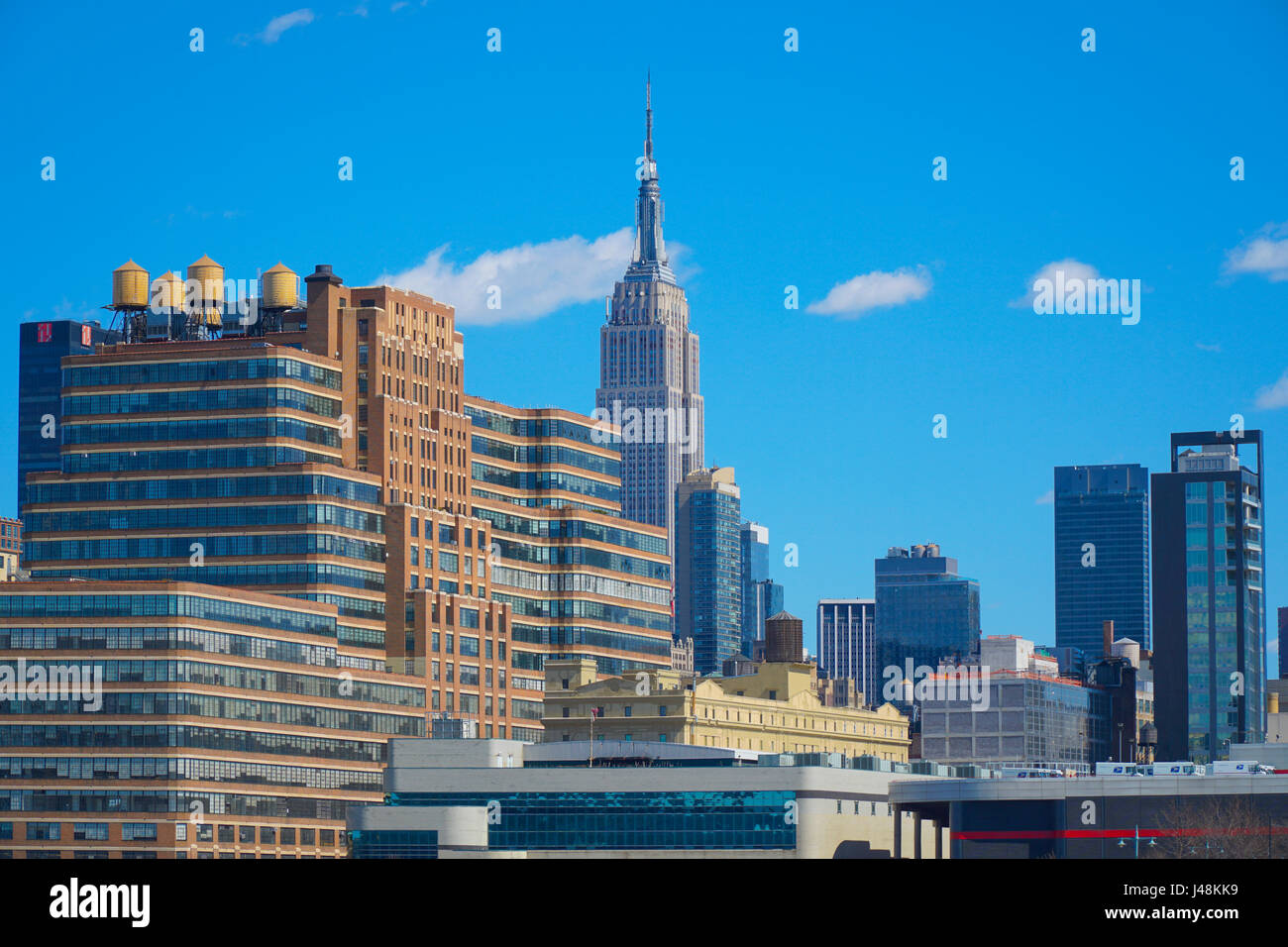 The skyscapers of Midtown Manhattan with Empire State Building ...