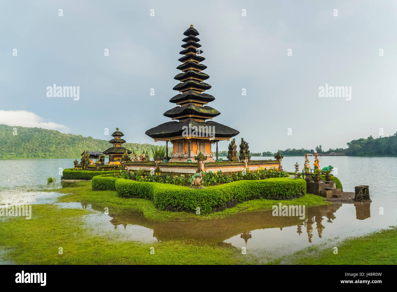 Pura Ulun Danu Buyan High Resolution Stock Photography And Images Alamy