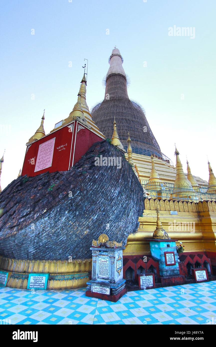 The Shwemawdaw Pagoda is the tallest pagoda in Myanmar , located in Bago city Stock Photo
