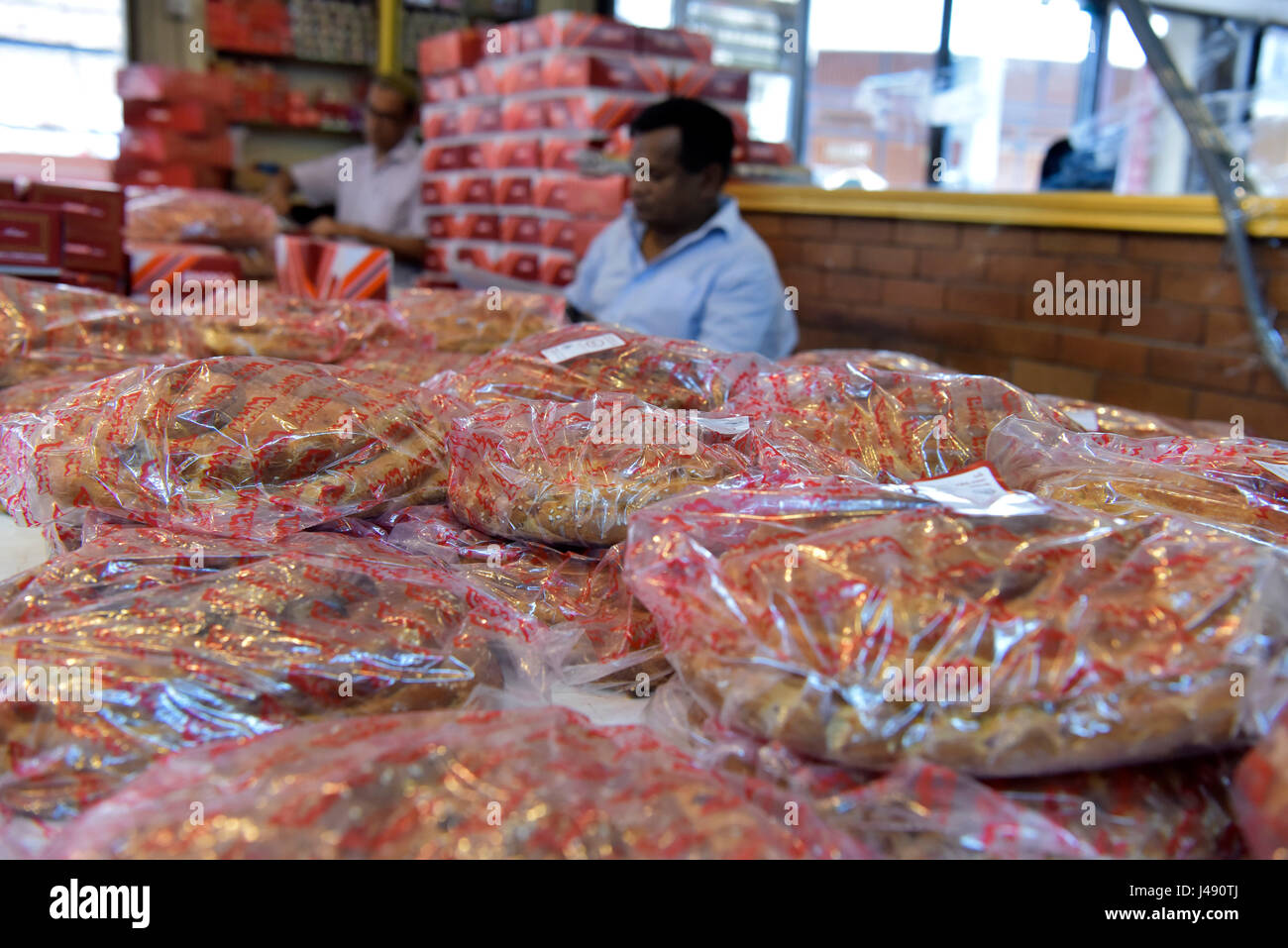 Dhaka, Bangladesh. 10th May, 2017. Hot breads fresh off the oven in a