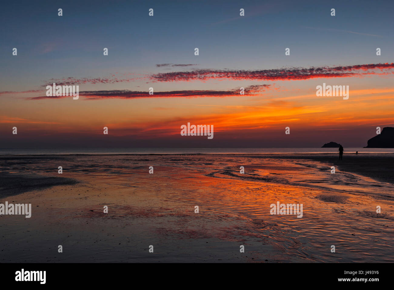 Polzeath, Cornwall, UK. 10th May, 2017. Polzeath Sunset, Cornwall. 10th May 2017. © Barry Bateman / Alamy Live News Stock Photo