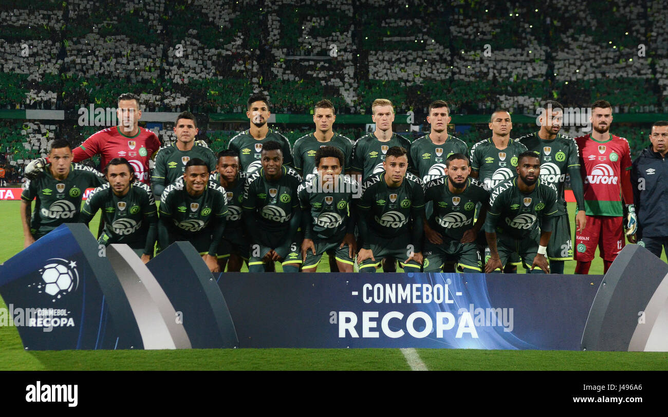 Medellin, Colombia. 10th May, 2017. The Chapecoense team pictured before the Recopa Sudamericana match between Atletico Nacional of Colombia and Chapecoense of Brazil in Medellin, Colombia, 10 May 2017. Photo: Luis Benavides/dpa/Alamy Live News Stock Photo