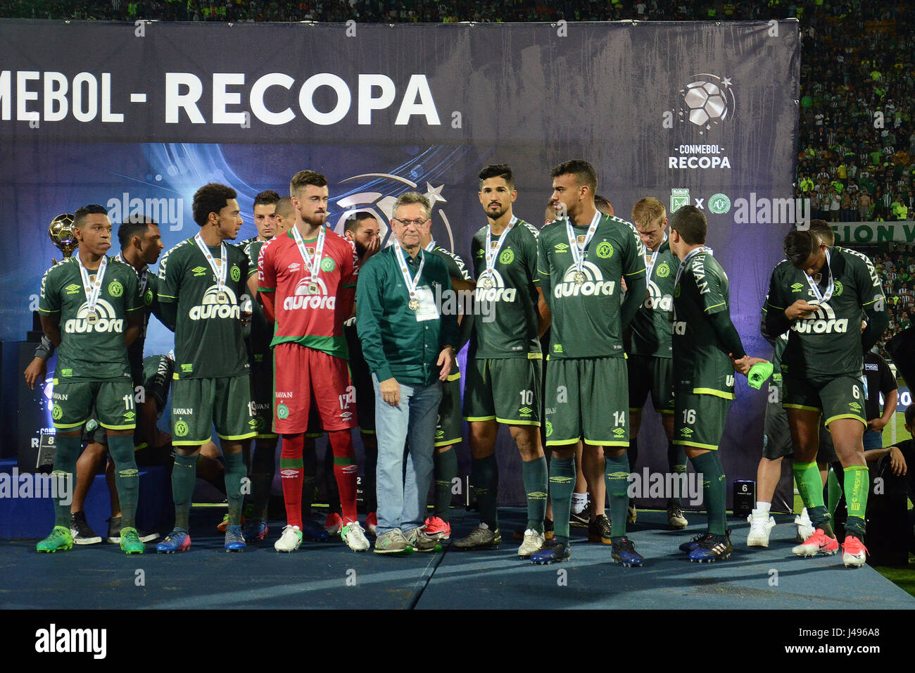 Medellin, Colombia. 10th May, 2017. Chapecoense take second place after the Recopa Sudamericana match between Atletico Nacional of Colombia and Chapecoense of Brazil in Medellin, Colombia, 10 May 2017. Photo: Luis Benavides/dpa/Alamy Live News Stock Photo