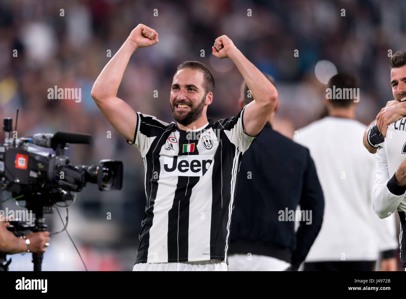 Turin, Italy. 9th May, 2017. Gonzalo Higuain (Juventus) Football/Soccer : Gonzalo Higuain of Juventus celebrates after the UEFA Champions League Semi-finals 2nd leg match between Juventus 2-1 AS Monaco at Juventus Stadium in Turin, Italy . Credit: Maurizio Borsari/AFLO/Alamy Live News Stock Photo
