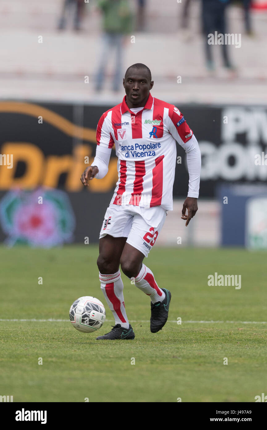 Vicenza, Italy. 6th May, 2017. Daniel Adejo (Vicenza) Football/Soccer : Italian 'Serie B' match between Vicenza 0-1 Ternana at Stadio Romeo Menti in Vicenza, Italy . Credit: Maurizio Borsari/AFLO/Alamy Live News Stock Photo