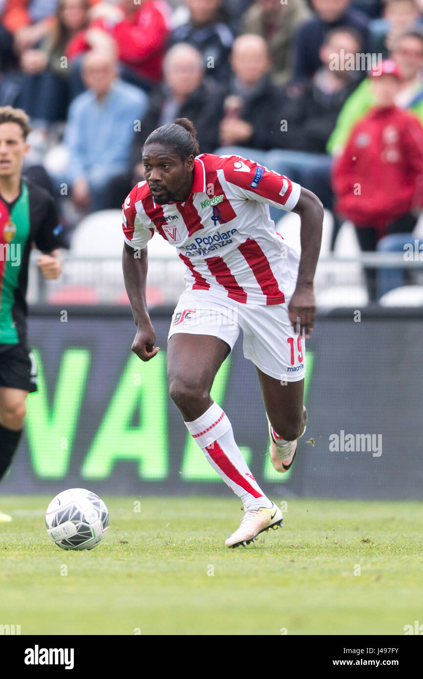 Vicenza, Italy. 6th May, 2017. Osarimen Ebagua (Vicenza) Football/Soccer : Italian 'Serie B' match between Vicenza 0-1 Ternana at Stadio Romeo Menti in Vicenza, Italy . Credit: Maurizio Borsari/AFLO/Alamy Live News Stock Photo