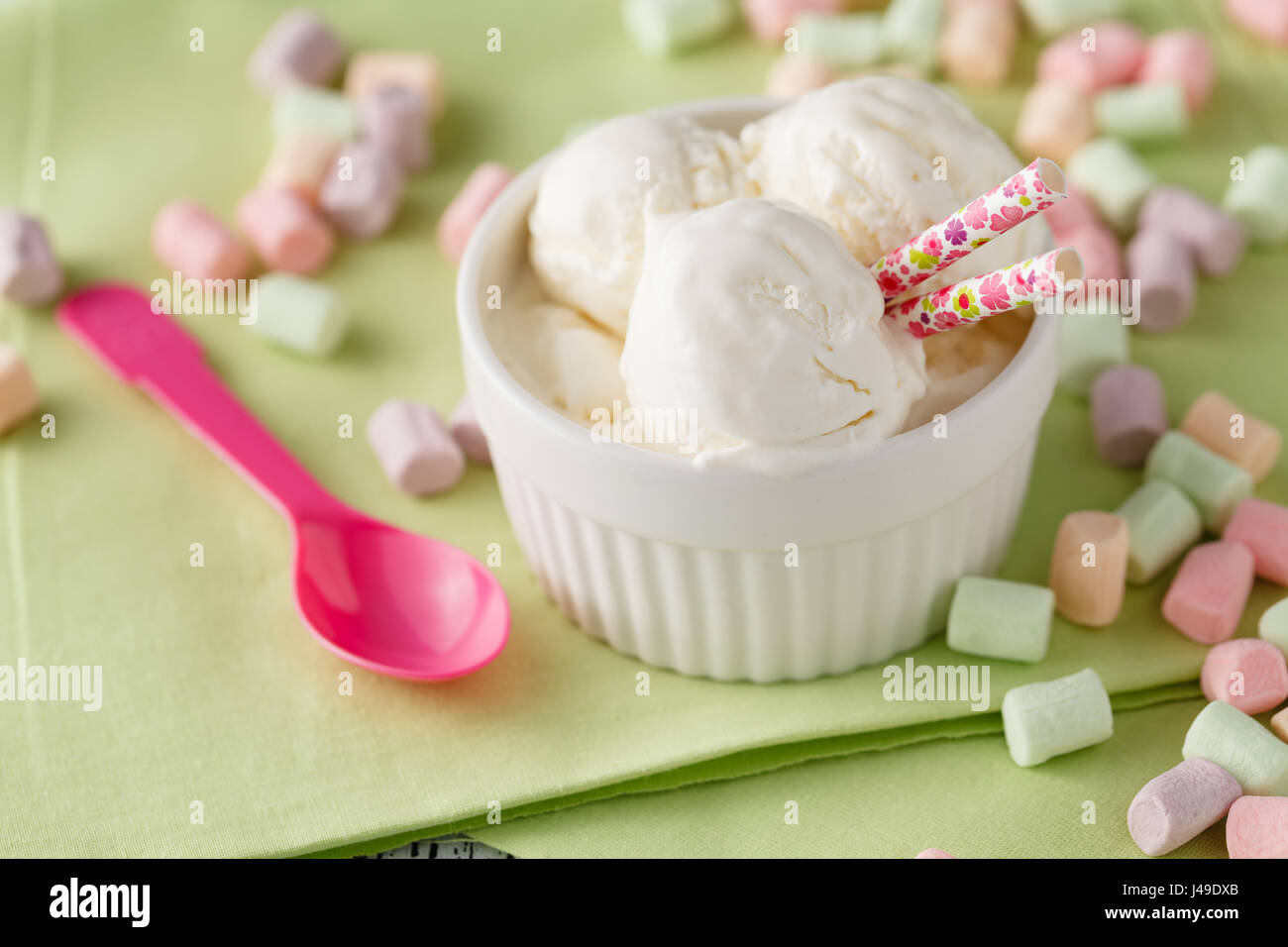 vanilla ice cream in white bowl Stock Photo - Alamy